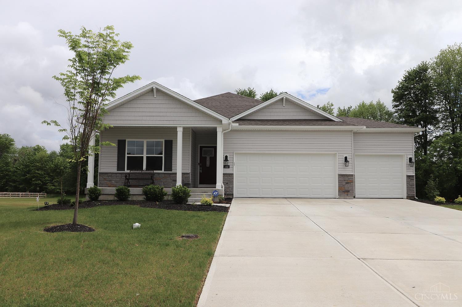 1802 Oak Cove Cv, Goshen Twp, Ohio image 6