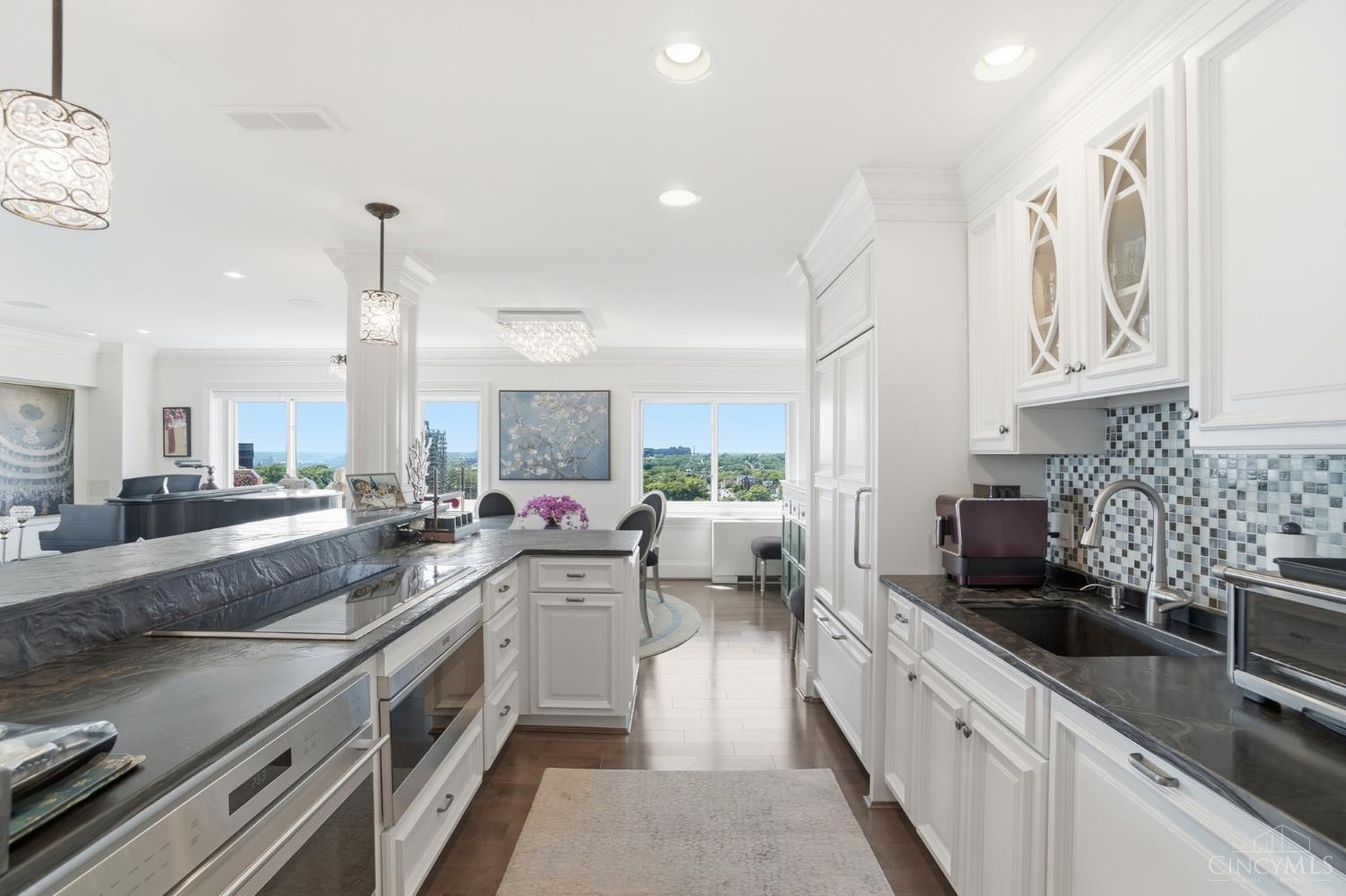 2200 Victory Parkway 2303