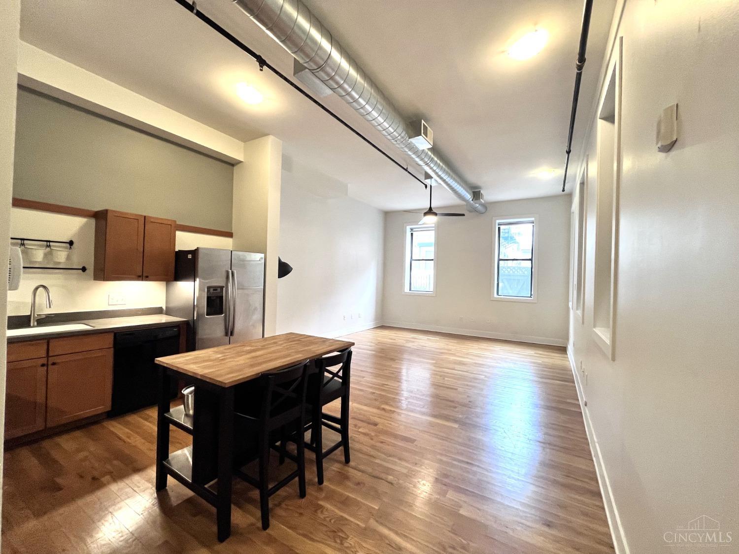 1432 Race Street 102