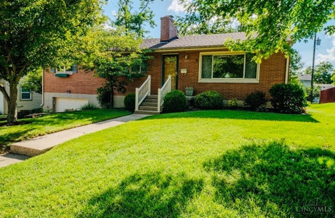 Photo of 406 Eastline Drive, Middletown, OH 45044 (MLS # 1883886)