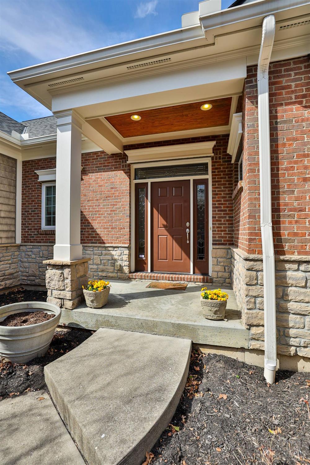 128 Village Gate Lane, Montgomery, Ohio image 3