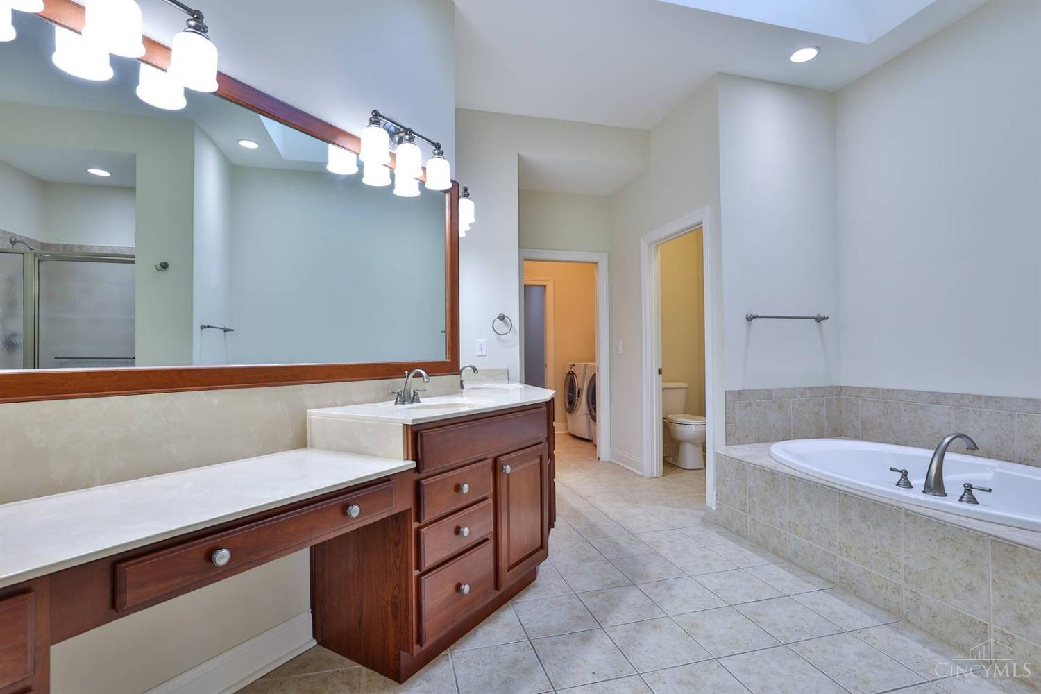128 Village Gate Lane, Montgomery, Ohio image 17