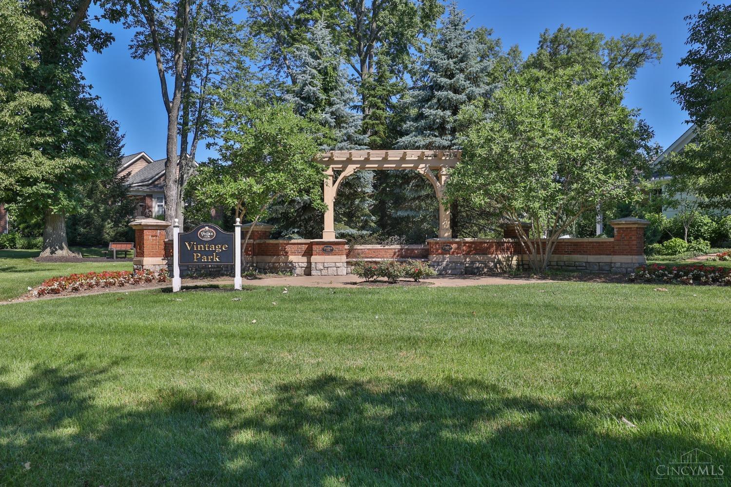 128 Village Gate Lane, Montgomery, Ohio image 44