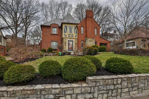 Photo of 552 Ludlow Avenue, Cincinnati, OH 45220 (MLS # 1865516)