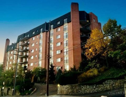 Photo of 880 Rue De La Paix #A5, Cincinnati, OH 45220 (MLS # 1878159)