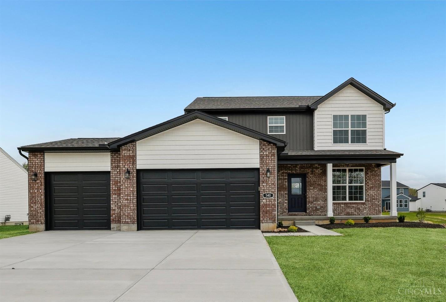 540 Chatham Place, Trenton, Ohio image 1