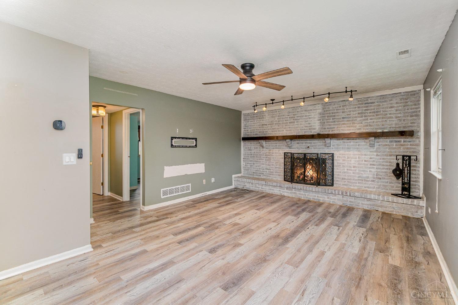 3824 Hassfurt Drive, Fairfield Twp, Alabama image 9