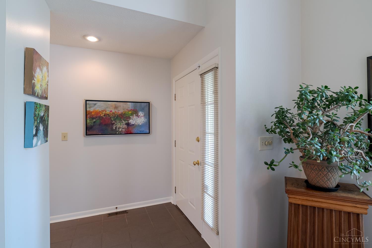 5288 Birchknoll Court, Cincinnati, Ohio image 6