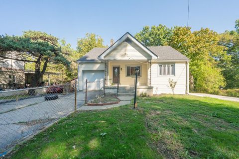 Photo of 3428 Beaumont Place, Cincinnati, OH 45205 (MLS # 1857919)