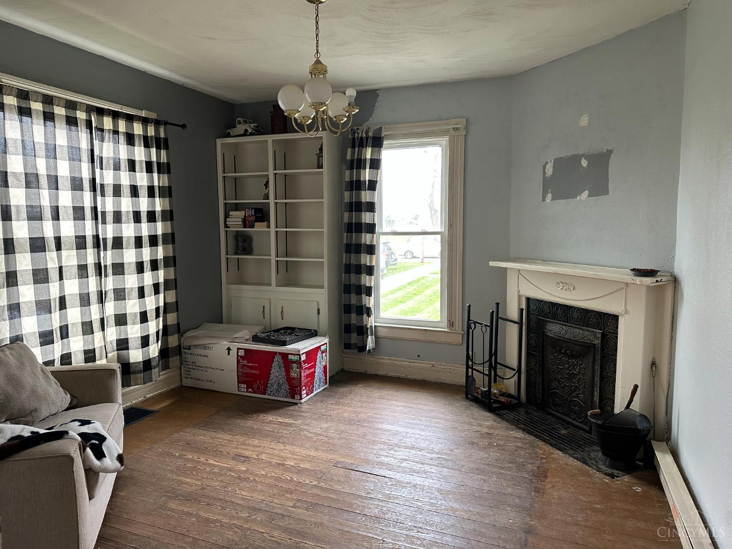 206 Broadway Street S