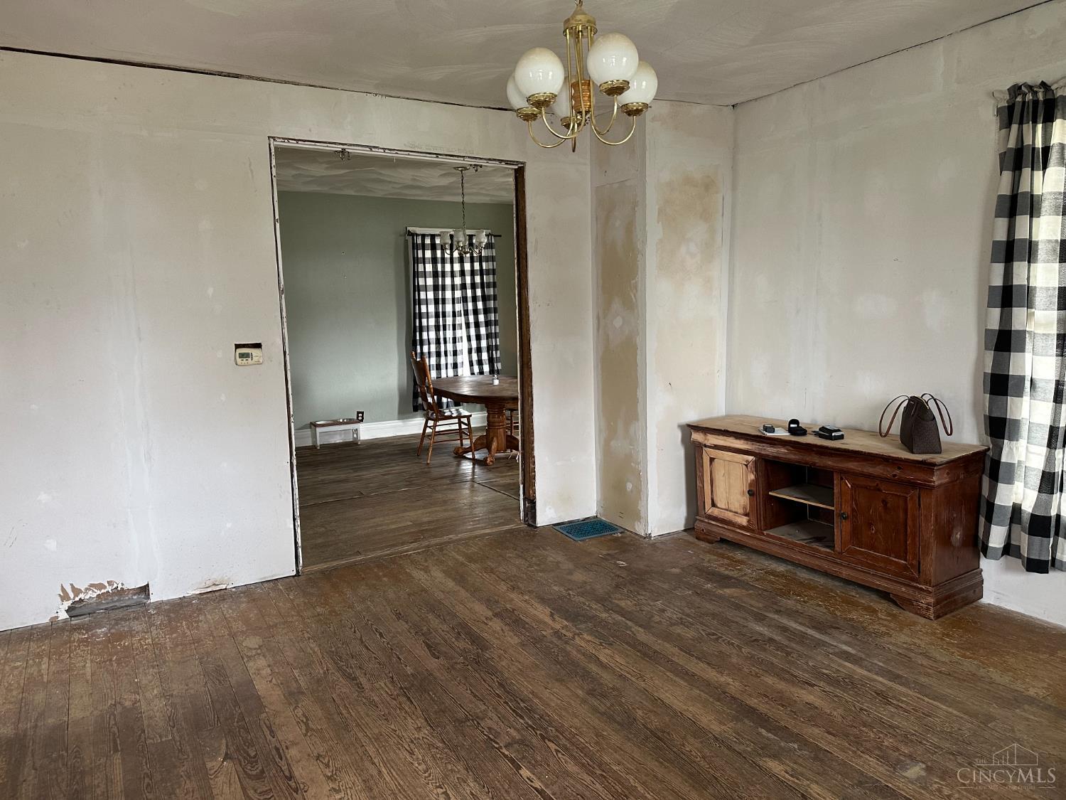 206 Broadway Street S