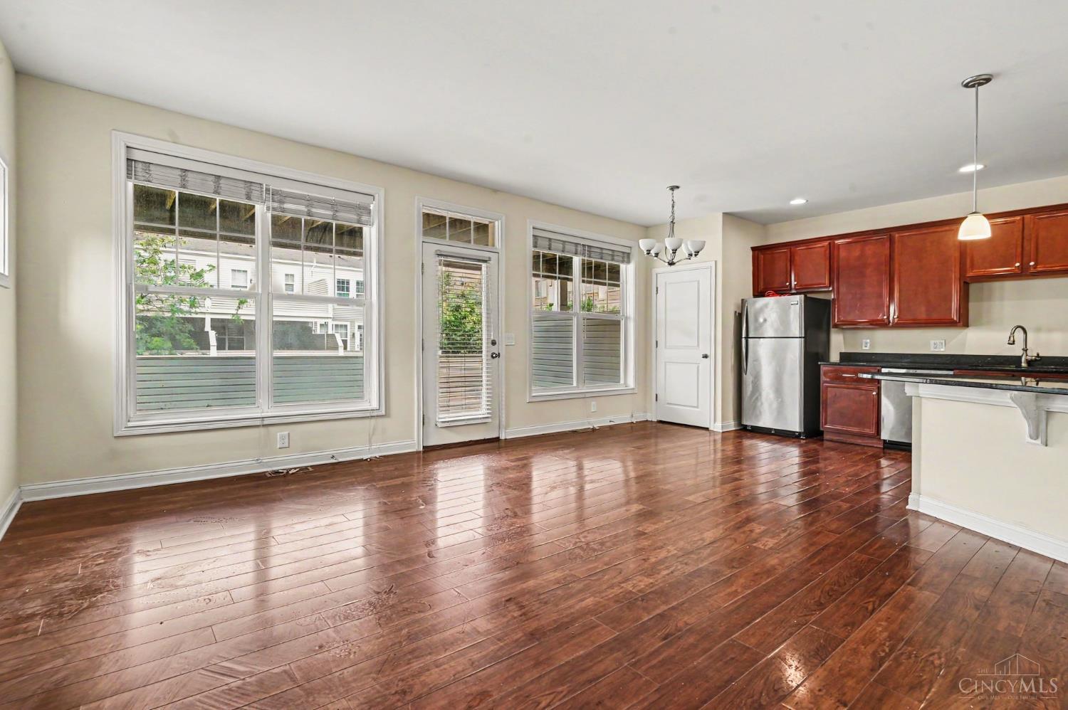 2926 Eden Avenue I2926