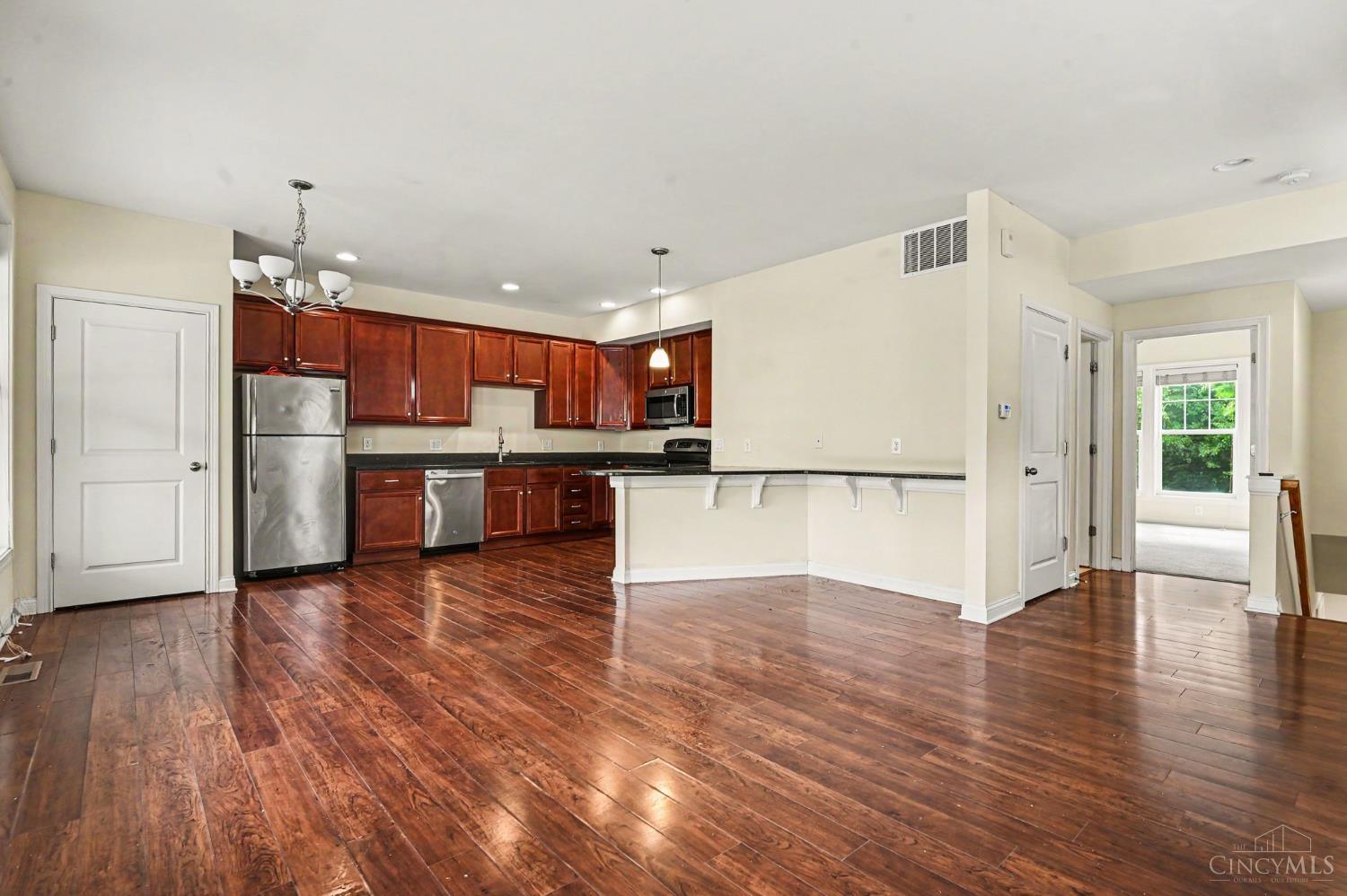 2926 Eden Avenue I2926