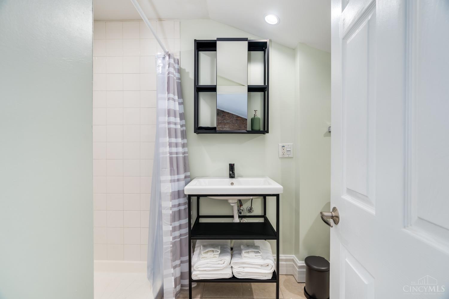 55 E Clifton Avenue #B, Cincinnati, Ohio image 19