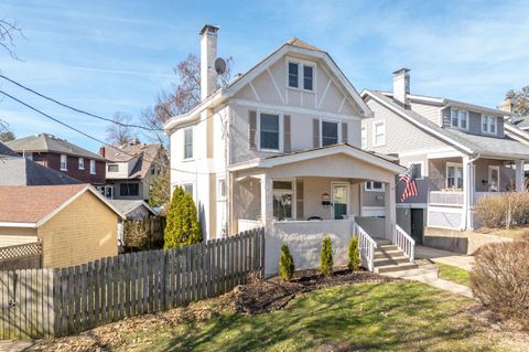 Photo of 2837 Linwood Avenue, Cincinnati, OH 45208 (MLS # 1868878)