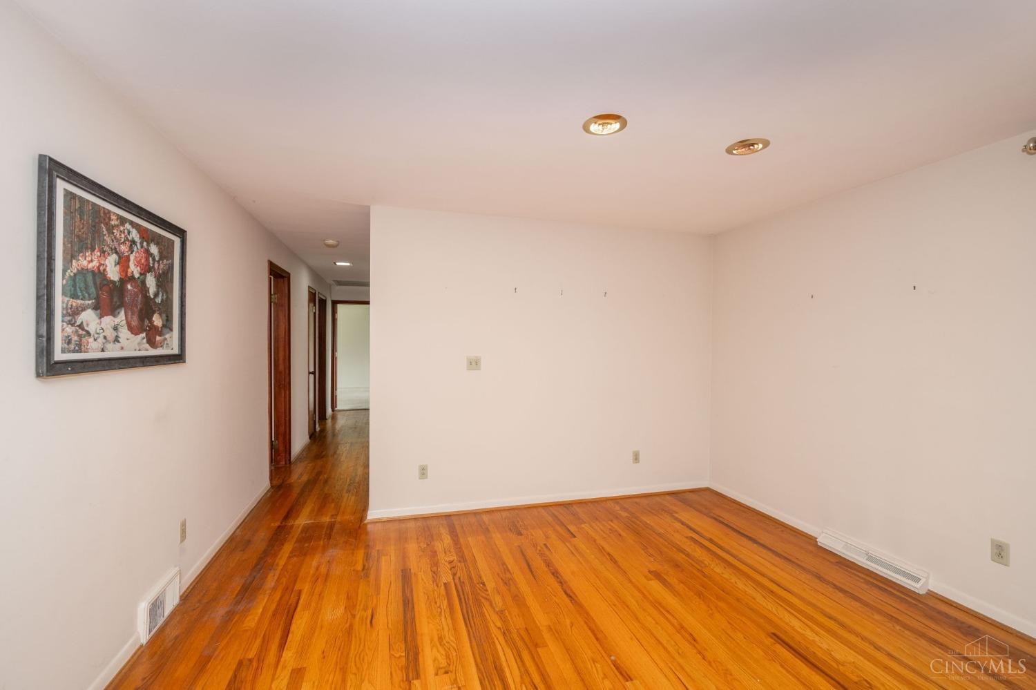 9707 Beech Drive, Springfield Twp., Ohio image 8