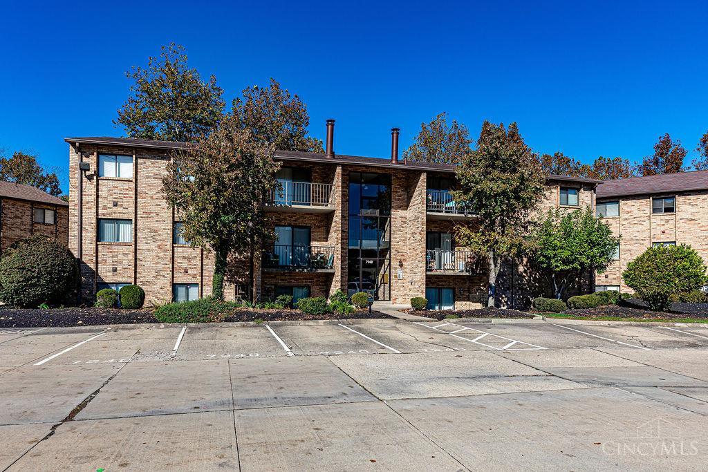7240 Creekview Drive 2