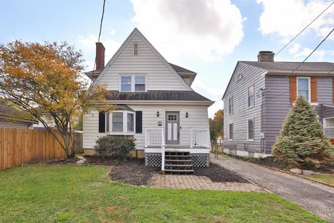 Photo of 117 Nansen Street, Cincinnati, OH 45216 (MLS # 1860379)