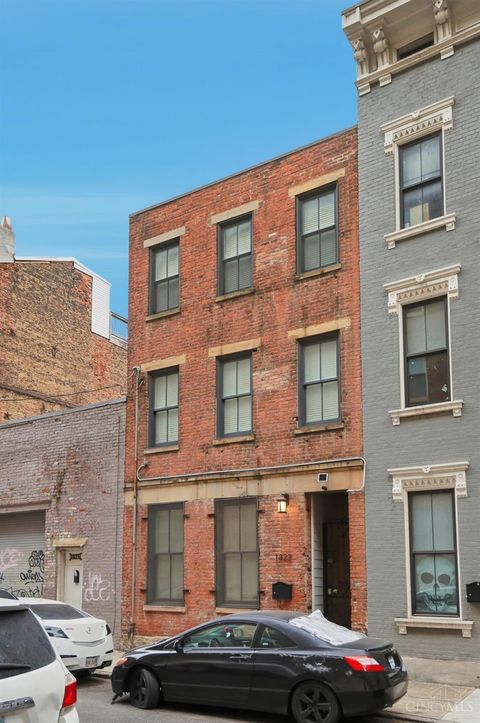 Photo of 1822 Logan Street, Cincinnati, OH 45202 (MLS # 1866980)