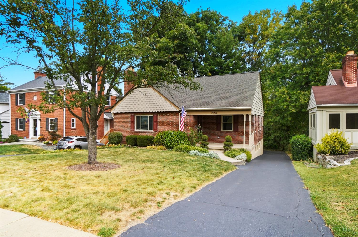 2758 Losantiridge Avenue