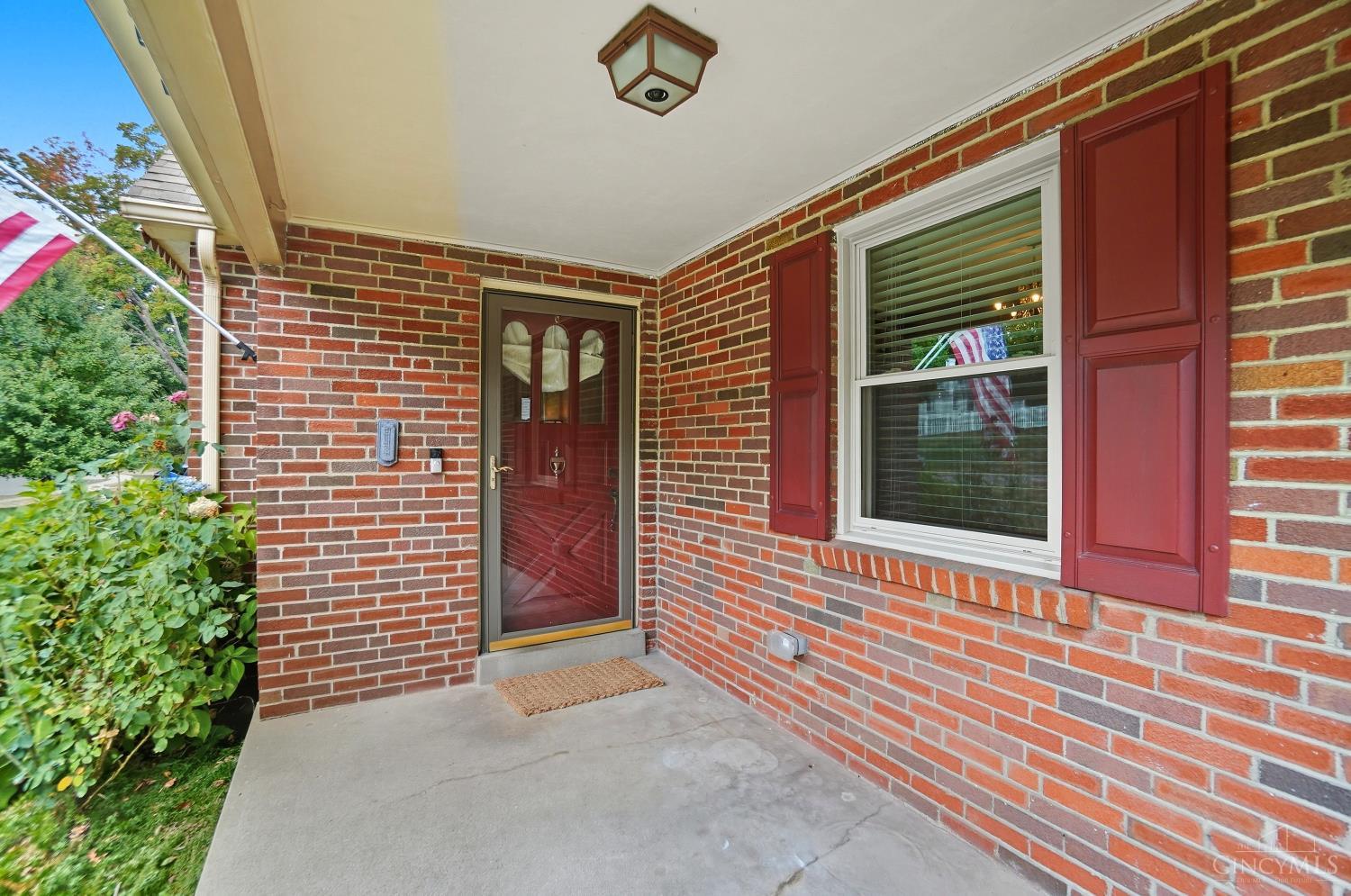 2758 Losantiridge Avenue