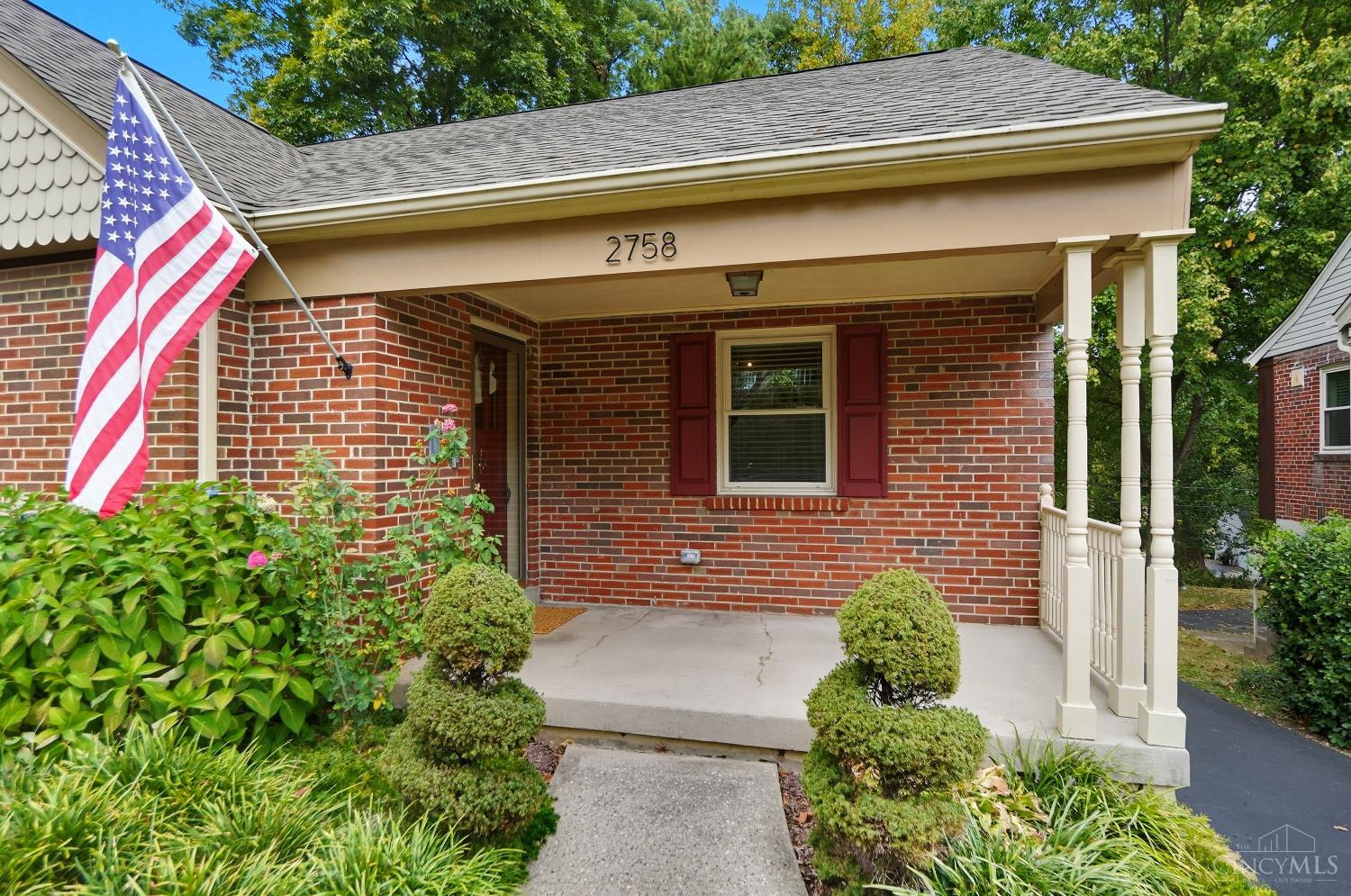 2758 Losantiridge Avenue