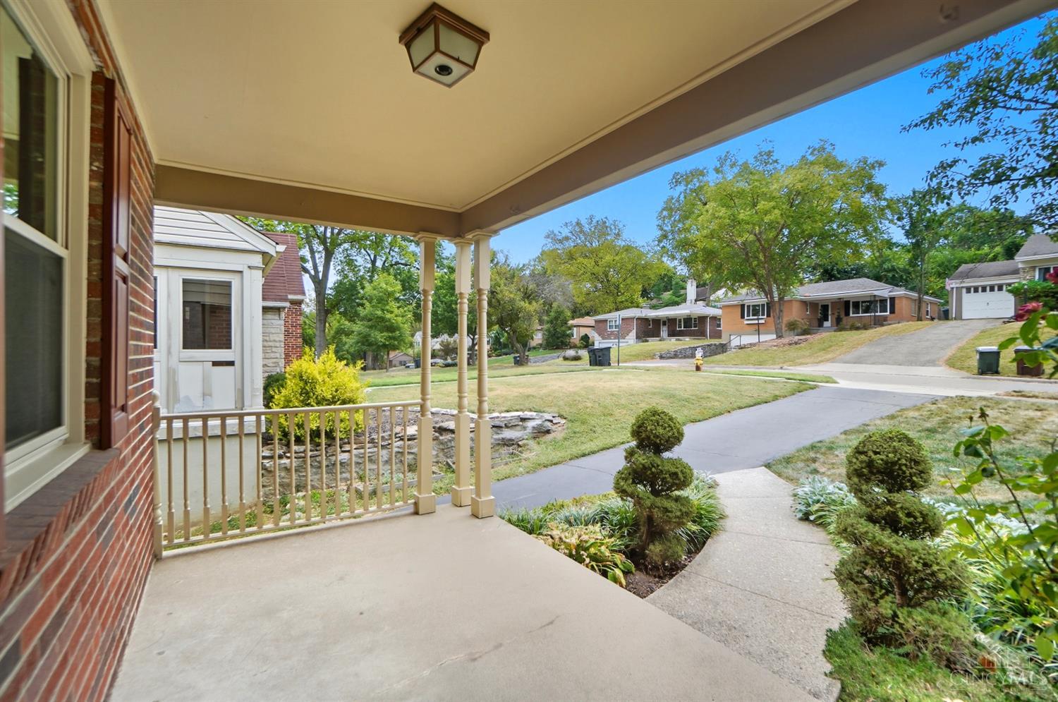 2758 Losantiridge Avenue