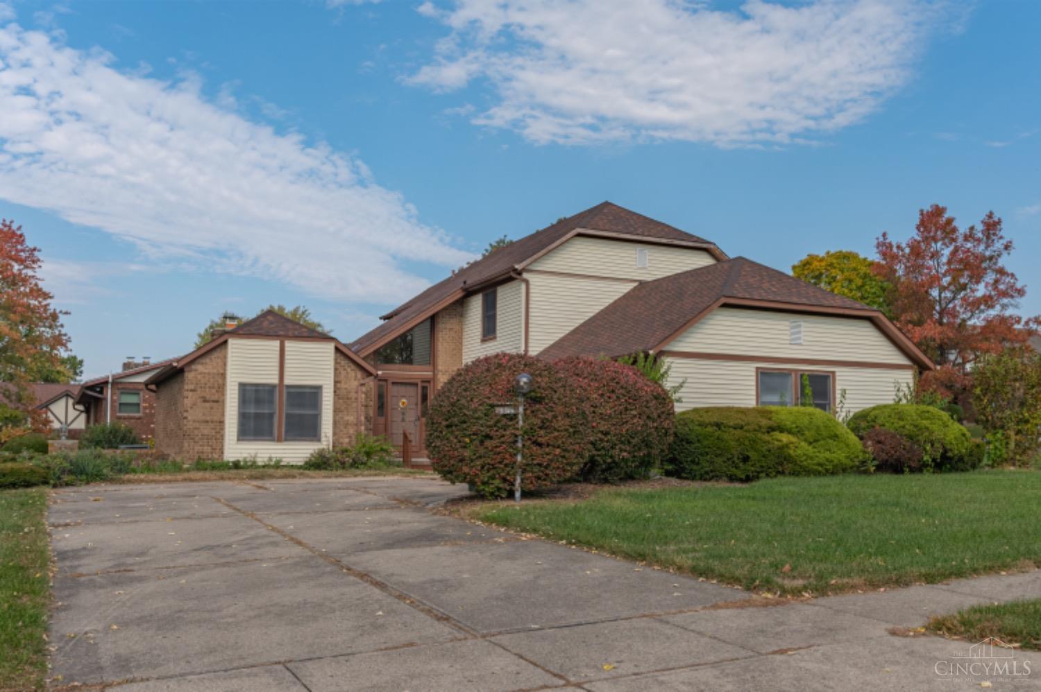 2314 Oak Tree Drive, Fairfield, Ohio image 1