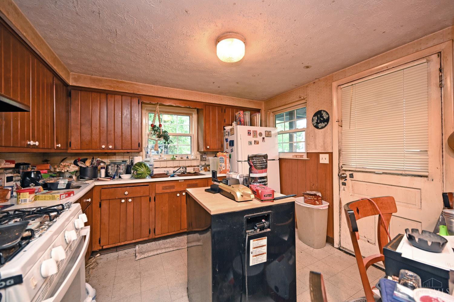 2012 Lawrence Avenue