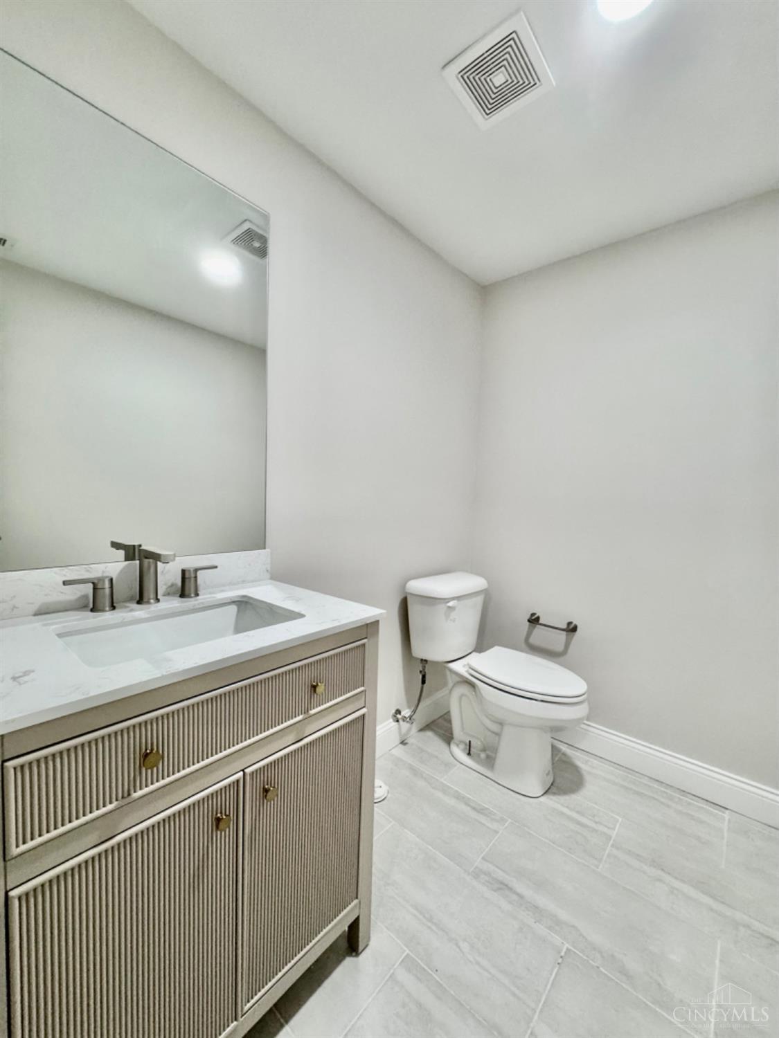 5721 Montgomery Road, Cincinnati, Ohio image 34