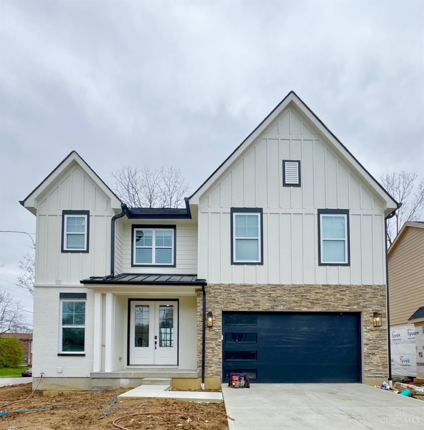 5721 Montgomery Road, Cincinnati, Ohio image 1