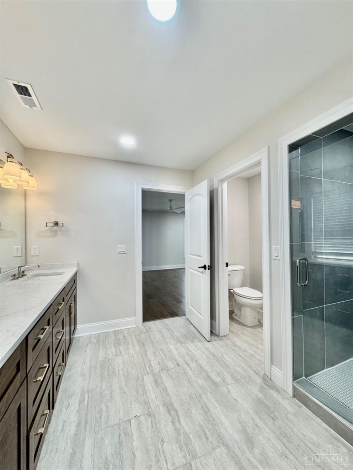 5721 Montgomery Road, Cincinnati, Ohio image 24