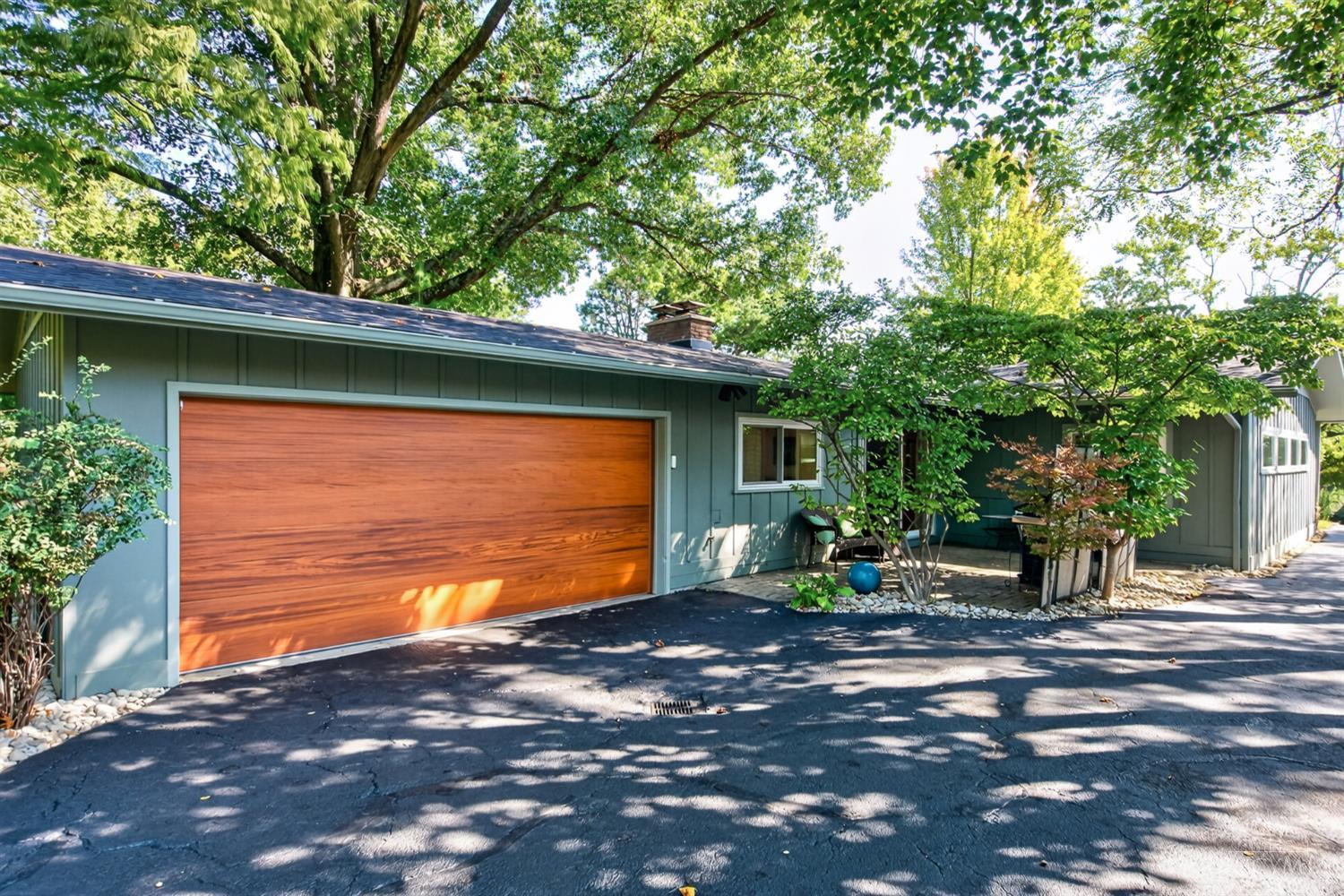 1995 Honeysuckle Lane