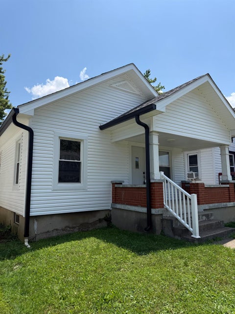 Photo of 932 Cleveland Avenue, Hamilton, OH 45013 (MLS # 1885908)