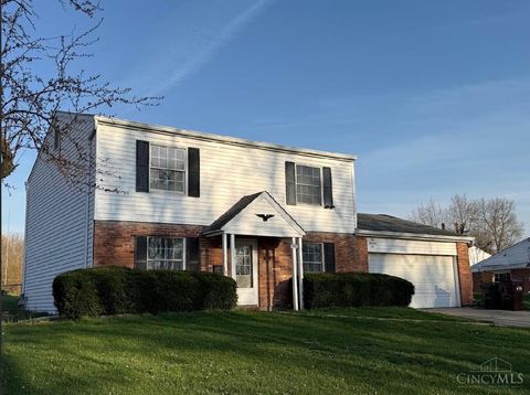 Photo of 1002 Stanwood Dr, Lebanon, OH 45036 (MLS # 1873239)