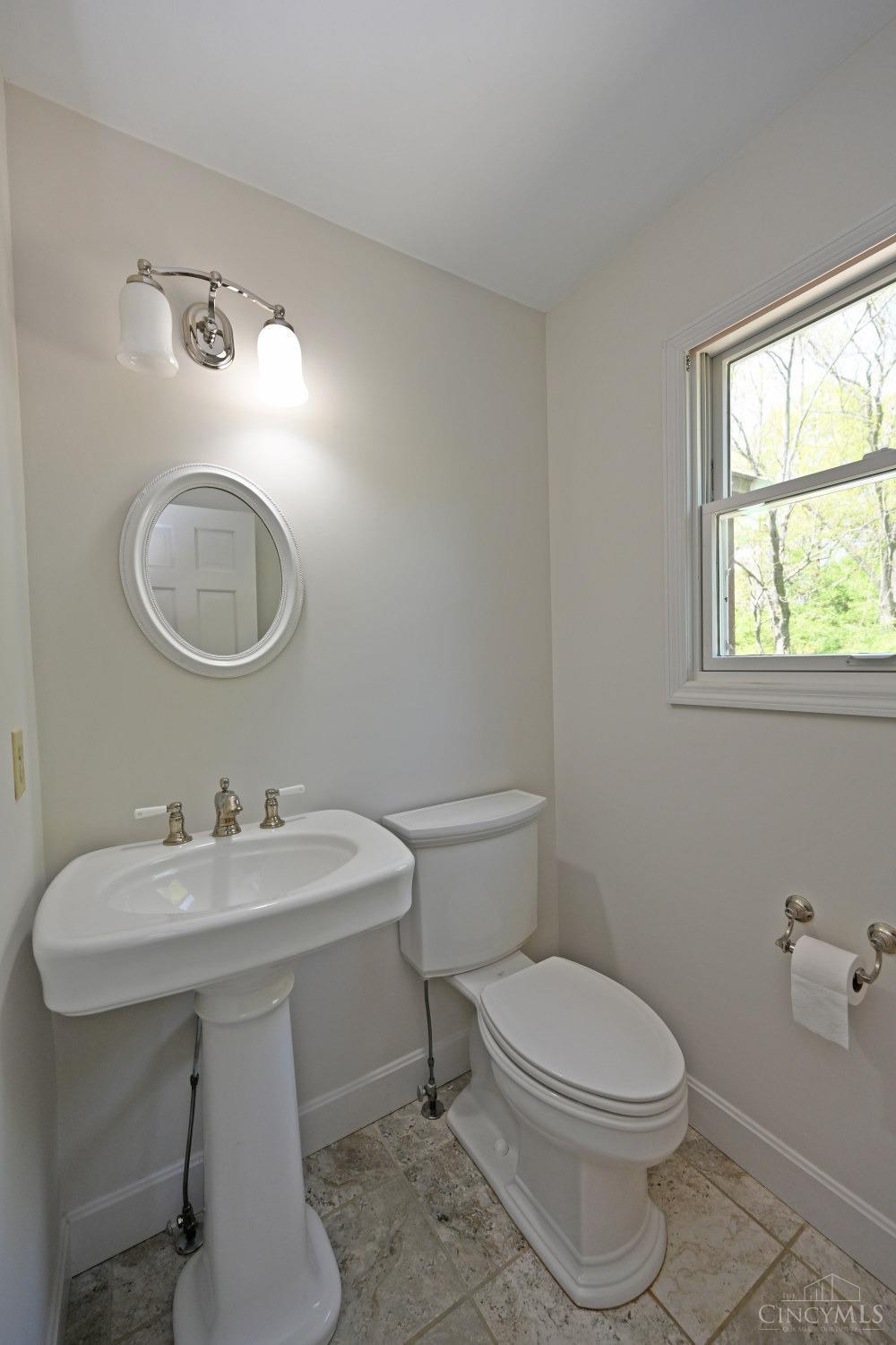 824 Woodscene Court, Anderson Twp, Ohio image 25