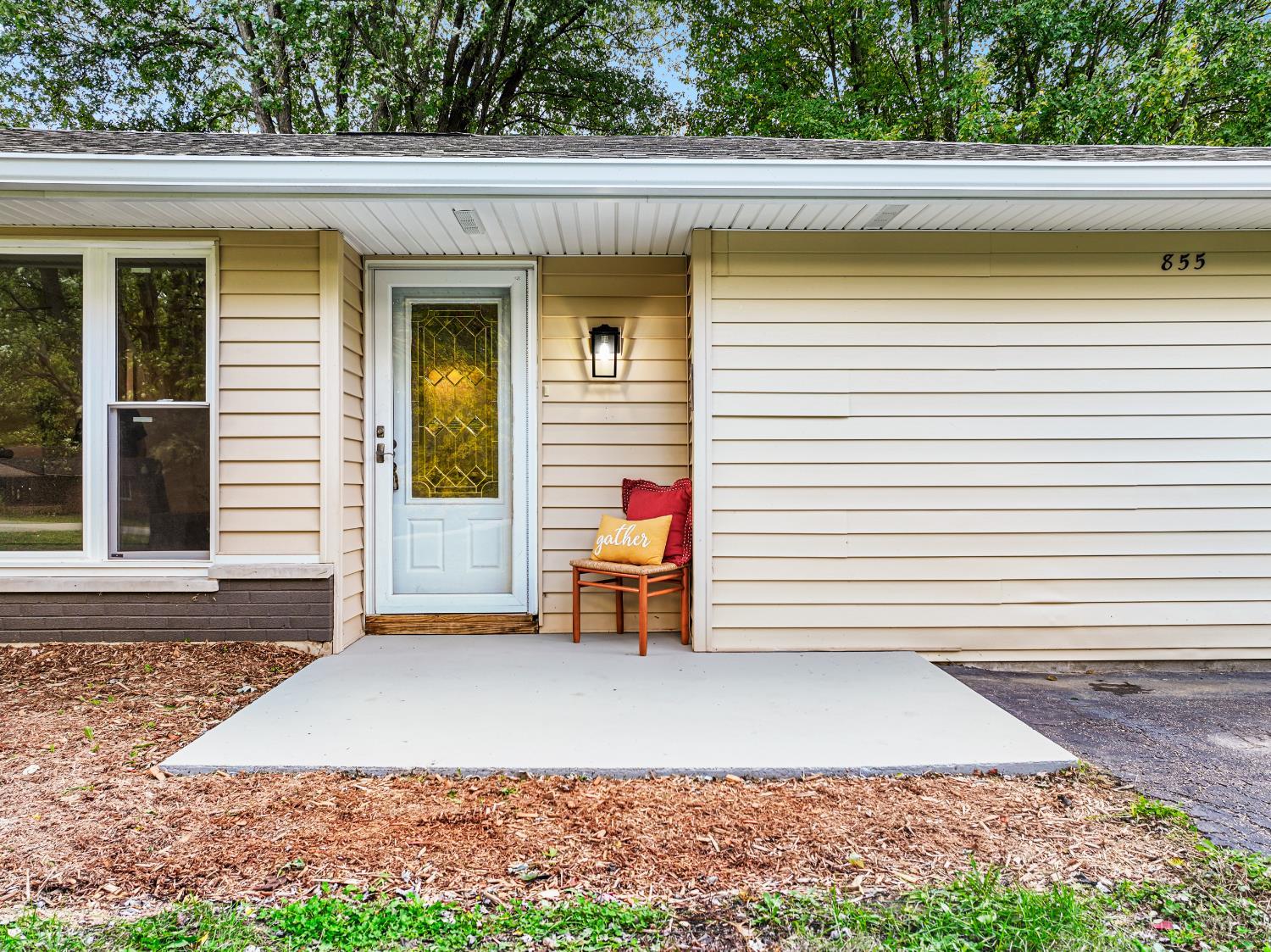 855 Hawthorne Drive