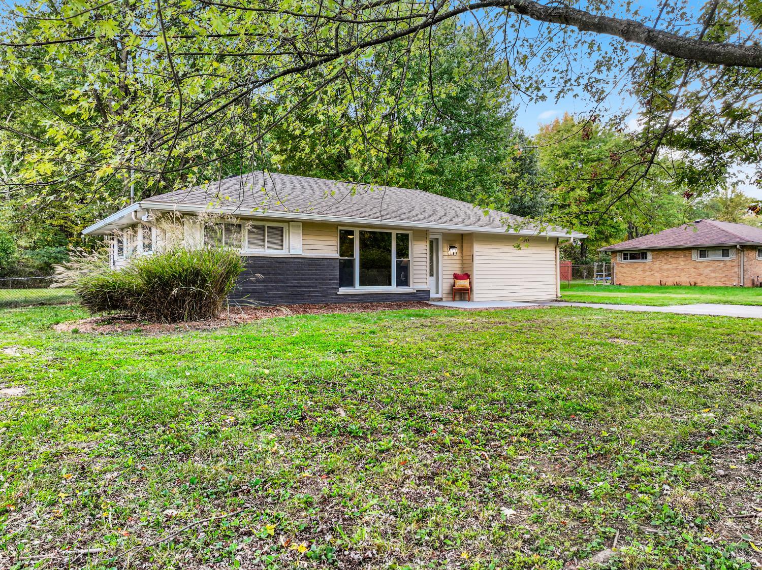 855 Hawthorne Drive