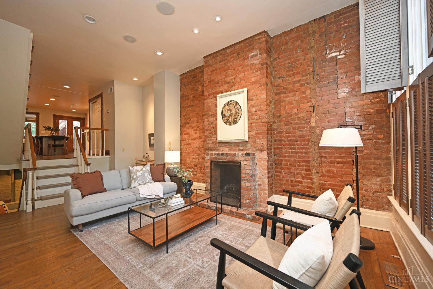 913 Paradrome Street