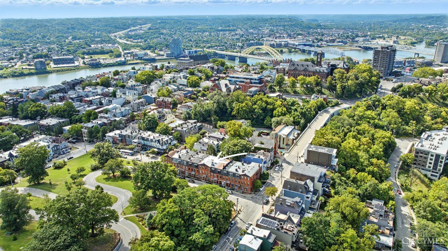 913 Paradrome Street