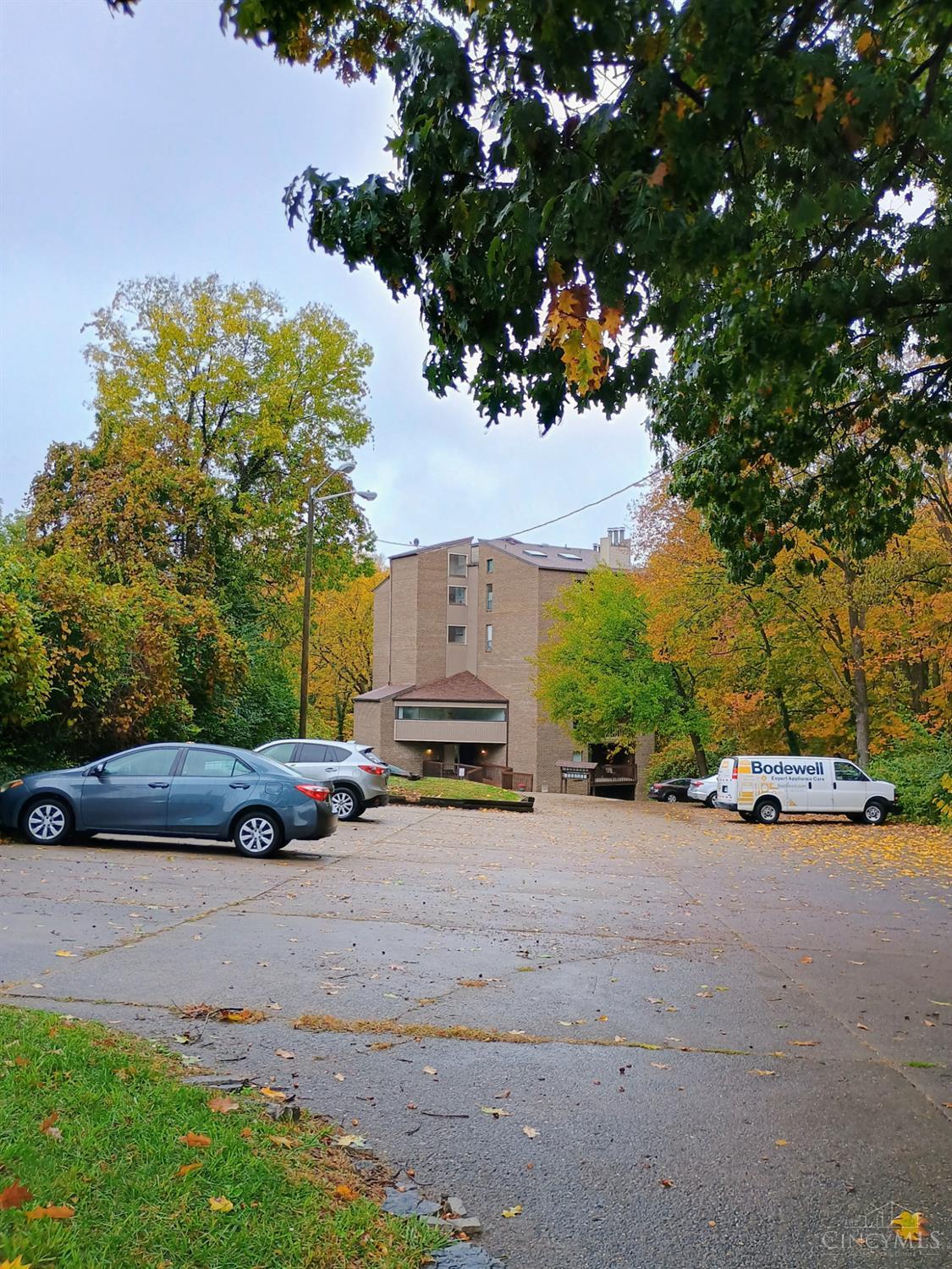 2121 Sutton Avenue 3B