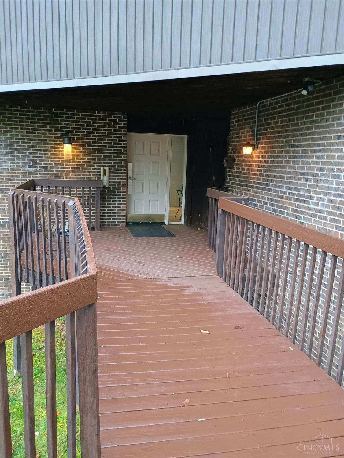 2121 Sutton Avenue 3B