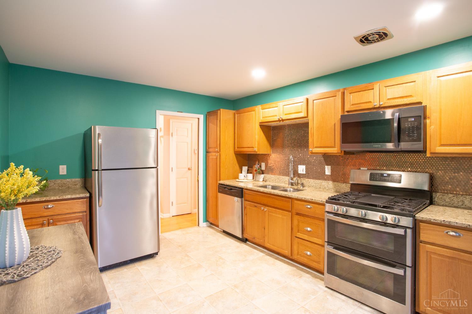 6596 S Oak Knoll Drive, Cincinnati, Ohio image 10