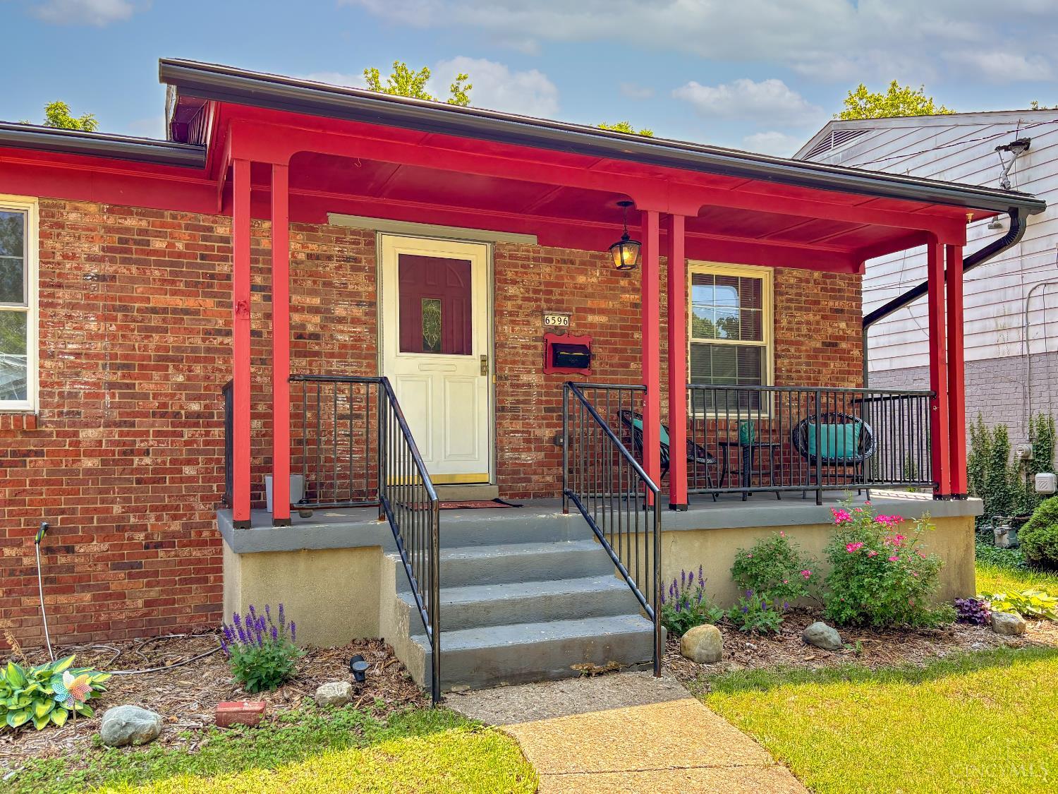 6596 S Oak Knoll Drive, Cincinnati, Ohio image 2