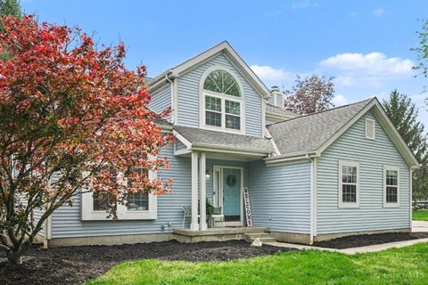 Photo of 100 Thorobred Road, Loveland, OH 45140 (MLS # 1873273)
