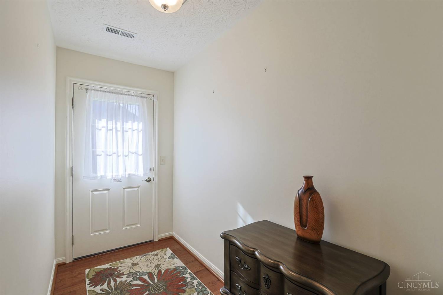 1296 Shadowood Trail