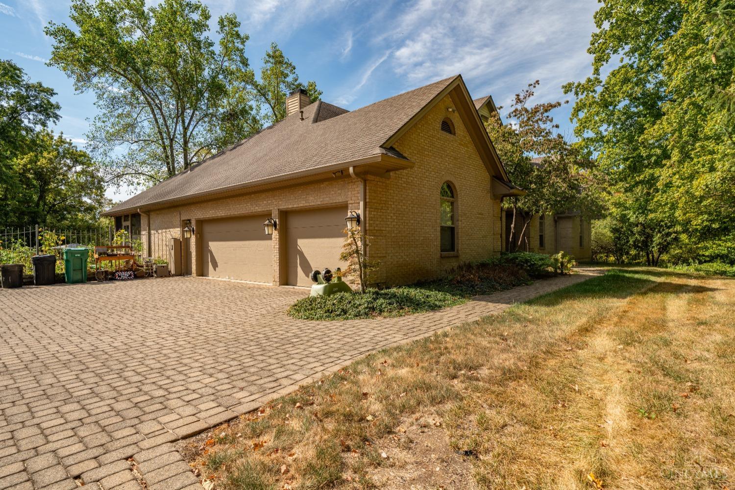 1991 Winding Brook Way, Sugarcreek Twp, Ohio image 3