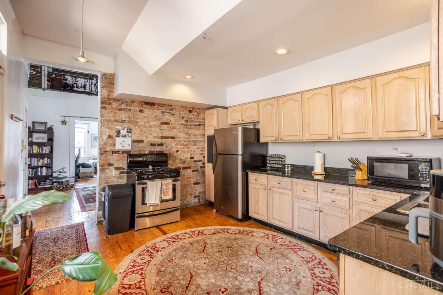 1407 Main Street 4