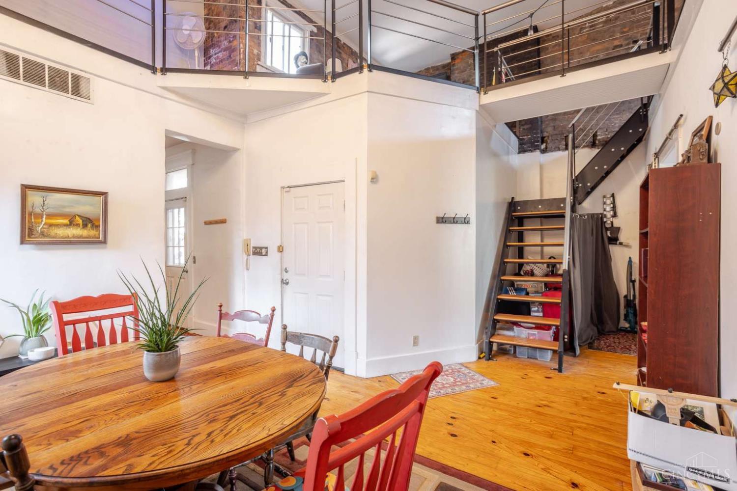 1407 Main Street 4