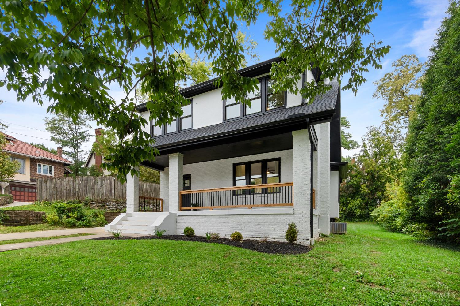 1016 Valley Lane